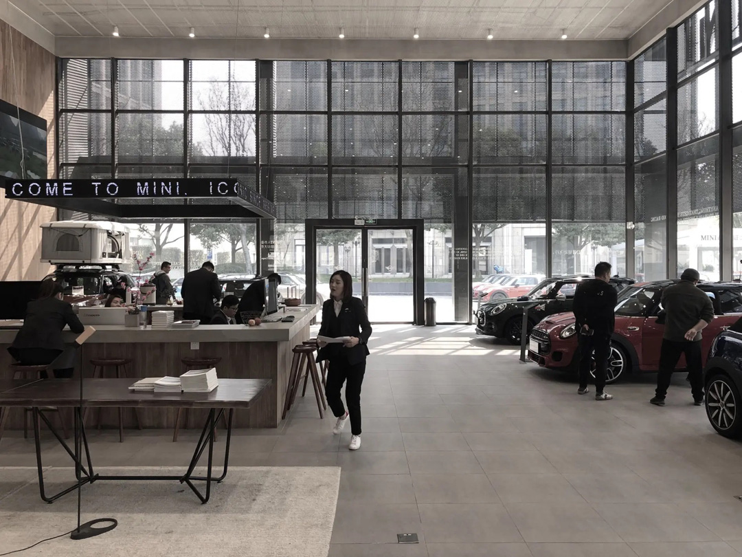 上海MINI 4S店 MINI 4S dealership in Shanghai
